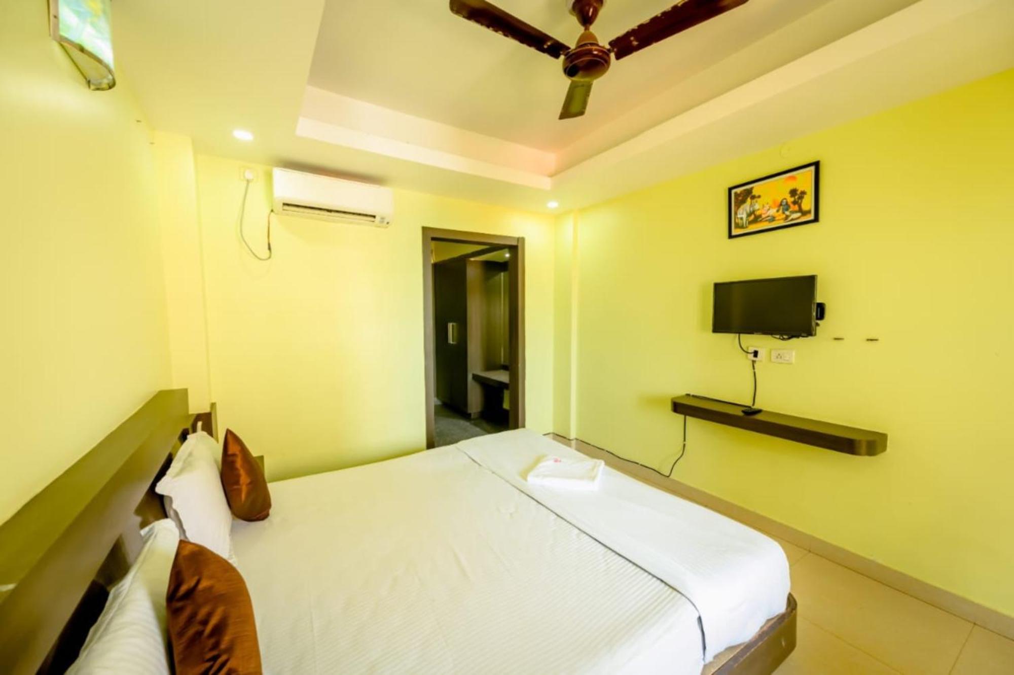 Deep Ganga Inn Near Sea Beach By Morservices ปูรี ภายนอก รูปภาพ